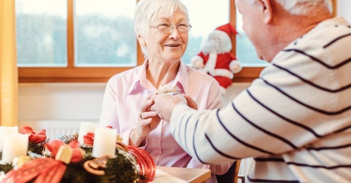 Christmas Gifts For Seniors With Alzheimer's or Dementia: 5 Perfect Ideas